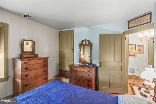 125 HICKORY LN, Hanover, PA 17331