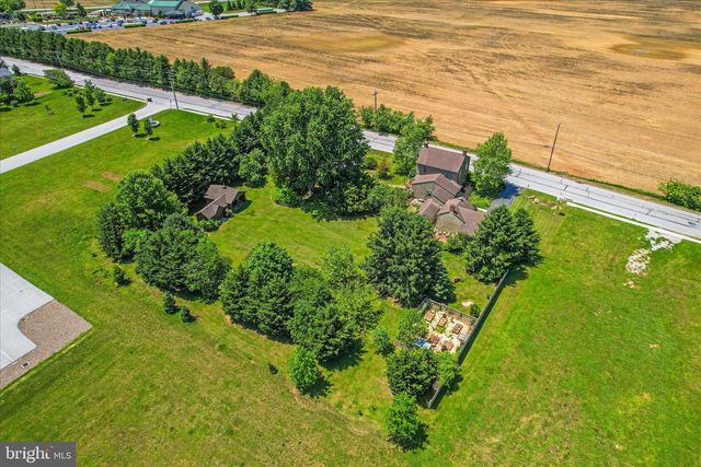 125 HICKORY LN, Hanover, PA 17331