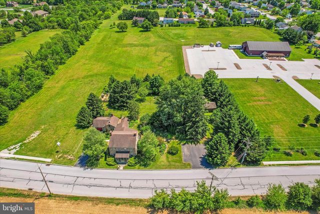 125 HICKORY LN, Hanover, PA 17331