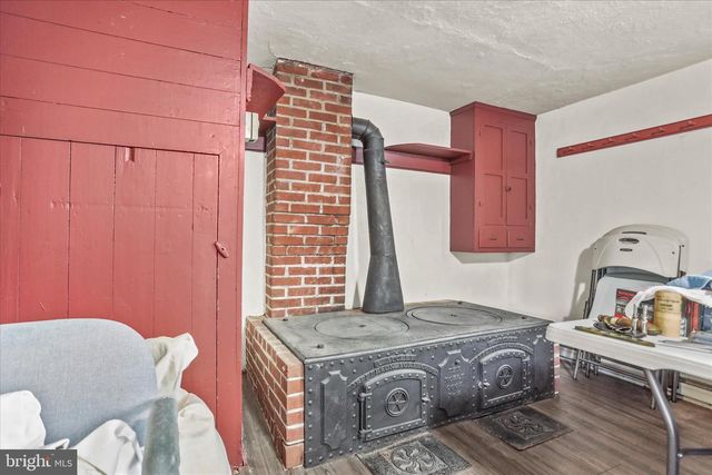 125 HICKORY LN, Hanover, PA 17331