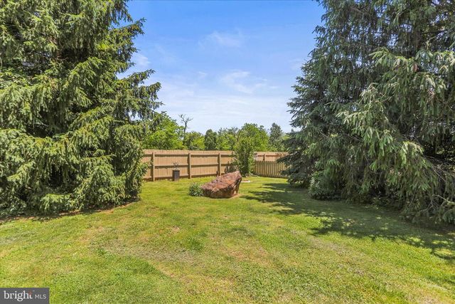 125 HICKORY LN, Hanover, PA 17331