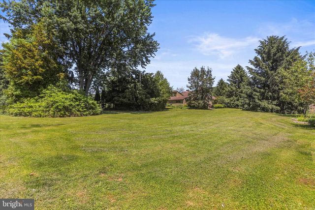 125 HICKORY LN, Hanover, PA 17331