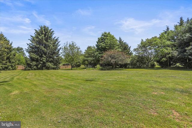 125 HICKORY LN, Hanover, PA 17331