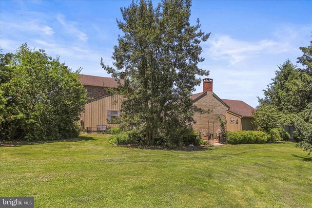 125 HICKORY LN, Hanover, PA 17331