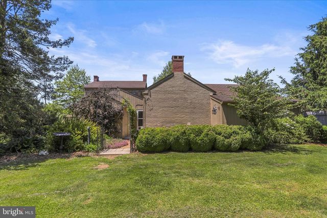 125 HICKORY LN, Hanover, PA 17331