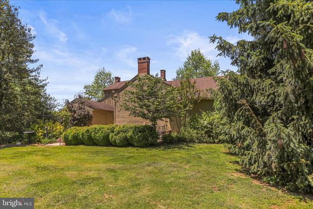 125 HICKORY LN, Hanover, PA 17331