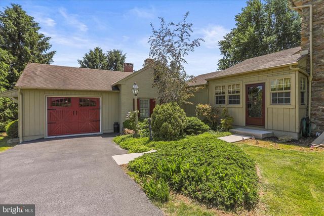 125 HICKORY LN, Hanover, PA 17331