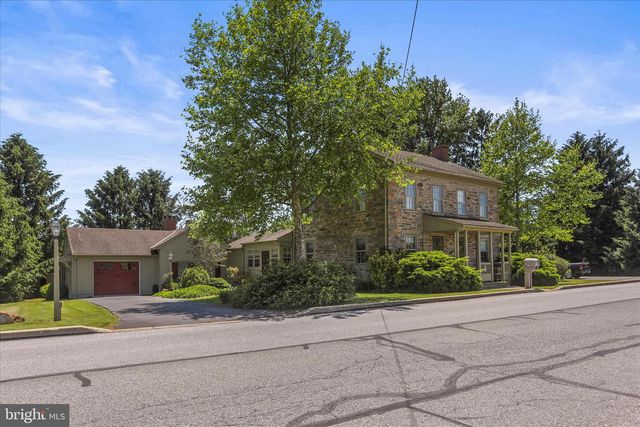 125 HICKORY LN, Hanover, PA 17331