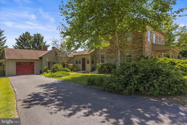 125 HICKORY LN, Hanover, PA 17331