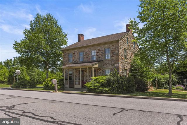 125 HICKORY LN, Hanover, PA 17331