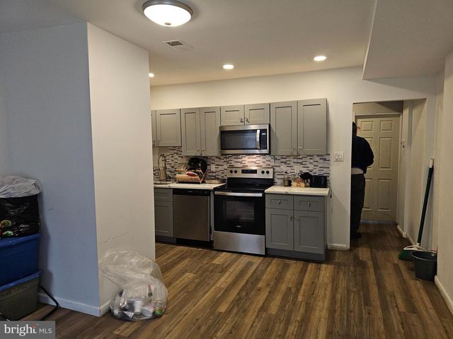 2101 N MARSHALL ST, Philadelphia, PA 19122