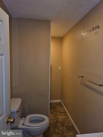 2101 N MARSHALL ST, Philadelphia, PA 19122