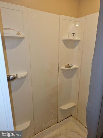 2101 N MARSHALL ST, Philadelphia, PA 19122