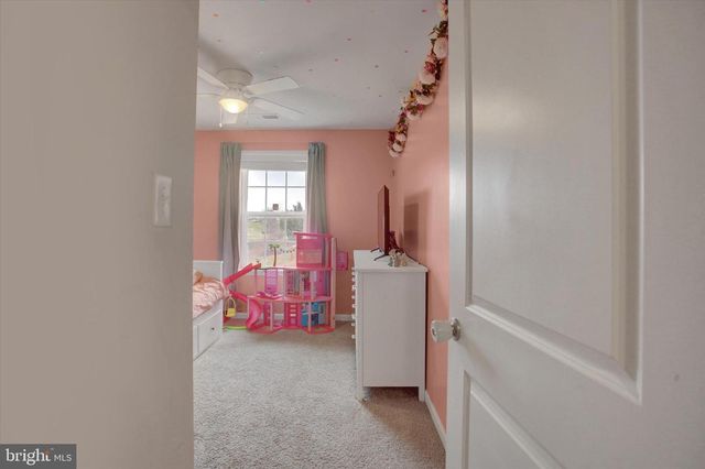 11230 CROSS FIELDS DR, Waynesboro, PA 17268