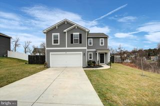 11230 CROSS FIELDS DR, Waynesboro, PA 17268