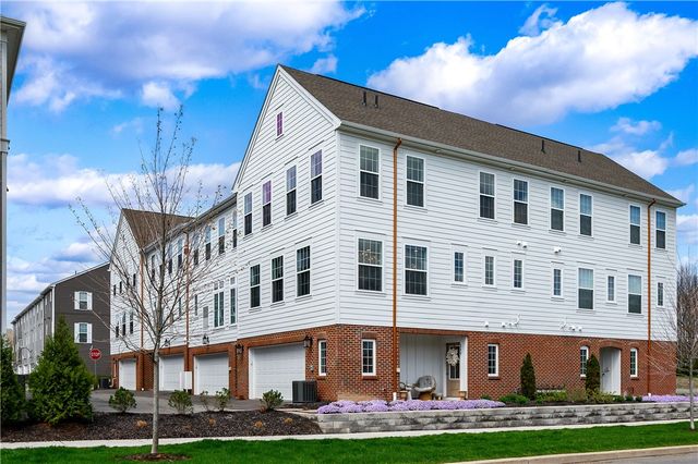 800 Gillian Ln, Cranberry Twp, PA 16066