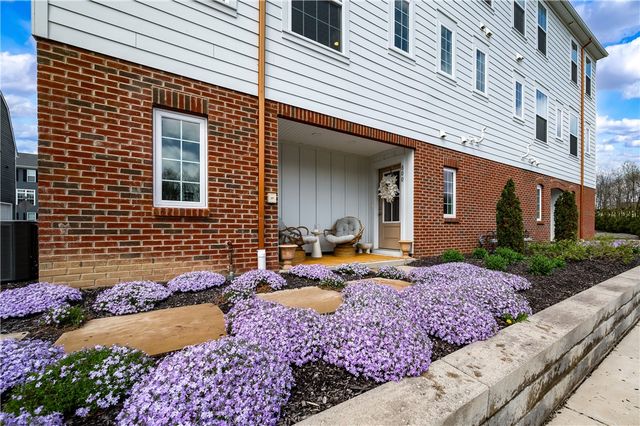 800 Gillian Ln, Cranberry Twp, PA 16066