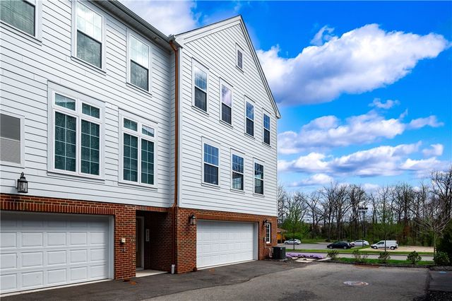 800 Gillian Ln, Cranberry Twp, PA 16066