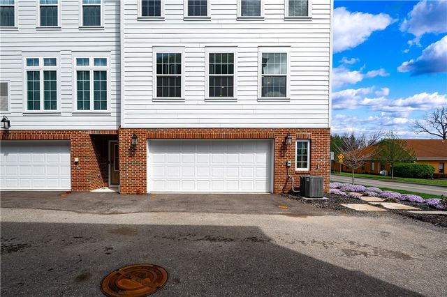 800 Gillian Ln, Cranberry Twp, PA 16066
