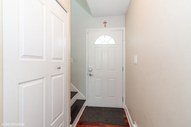 17W764 Lowell Lane, Villa Park, IL 60181