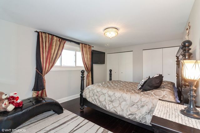 17W764 Lowell Lane, Villa Park, IL 60181