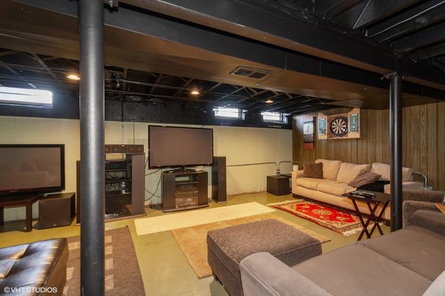 17W764 Lowell Lane, Villa Park, IL 60181