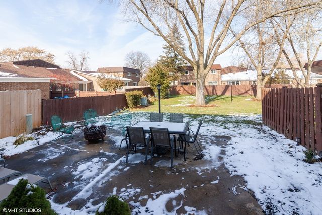 17W764 Lowell Lane, Villa Park, IL 60181