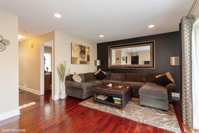 17W764 Lowell Lane, Villa Park, IL 60181