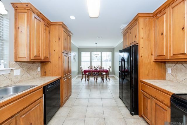 13366 Autumn Run Dr, Walker, LA 70785