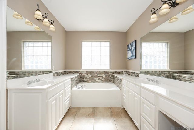 13366 Autumn Run Dr, Walker, LA 70785