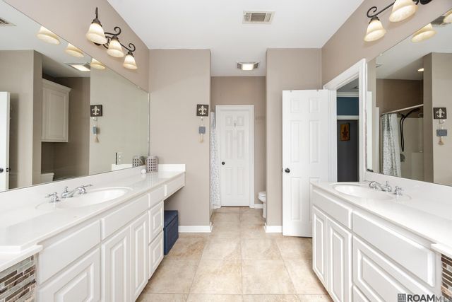 13366 Autumn Run Dr, Walker, LA 70785