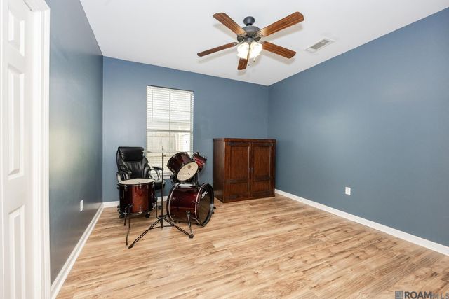 13366 Autumn Run Dr, Walker, LA 70785