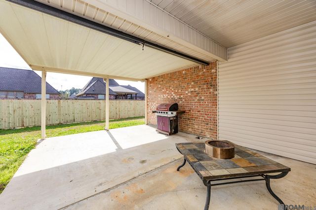 13366 Autumn Run Dr, Walker, LA 70785