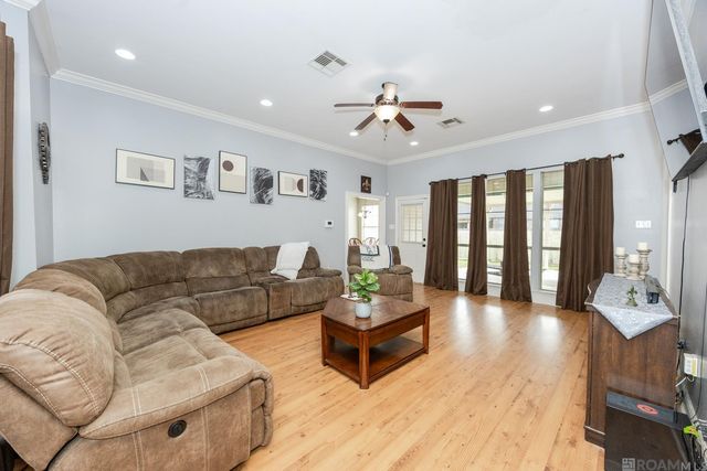 13366 Autumn Run Dr, Walker, LA 70785