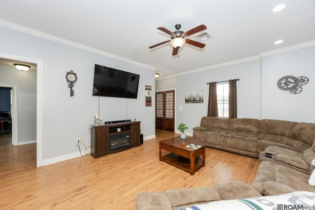 13366 Autumn Run Dr, Walker, LA 70785