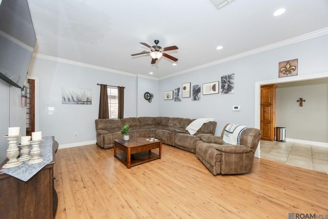 13366 Autumn Run Dr, Walker, LA 70785