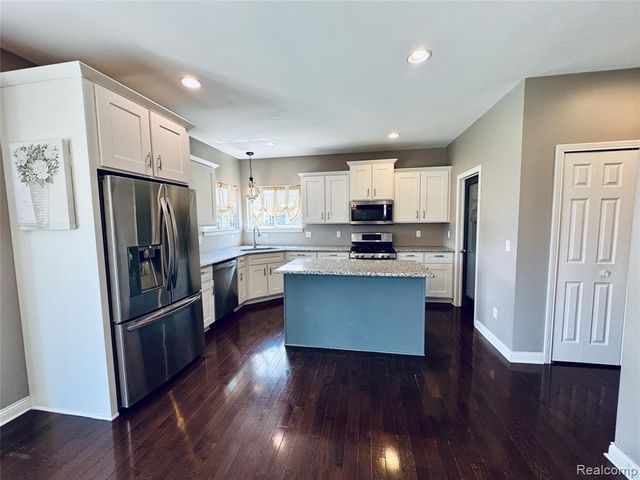 50216 Ashperton Drive, Macomb, MI 48044