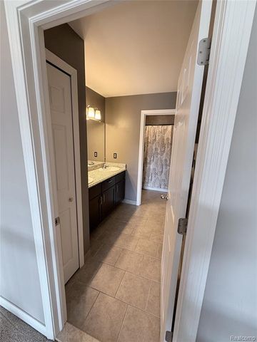 50216 Ashperton Drive, Macomb, MI 48044