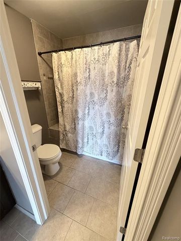 50216 Ashperton Drive, Macomb, MI 48044