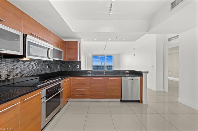 3000 Oasis Grand BLVD 1603, Fort Myers, FL 33916
