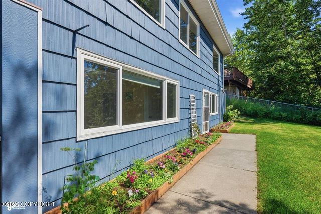 460 Vista Glen Court, Anchorage, AK 99501