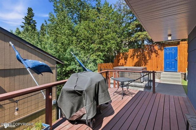 460 Vista Glen Court, Anchorage, AK 99501