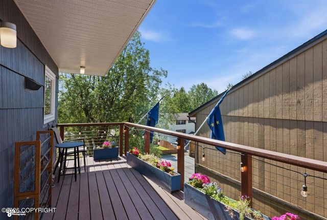 460 Vista Glen Court, Anchorage, AK 99501