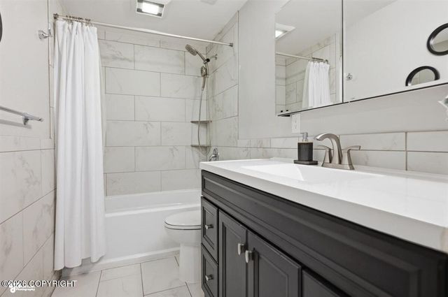 460 Vista Glen Court, Anchorage, AK 99501
