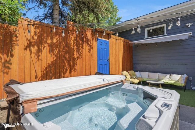 460 Vista Glen Court, Anchorage, AK 99501
