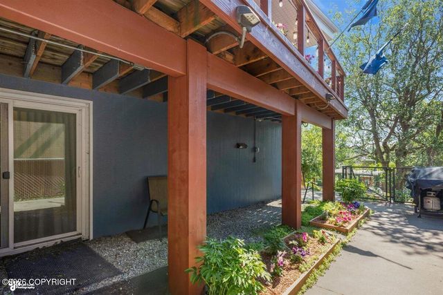 460 Vista Glen Court, Anchorage, AK 99501