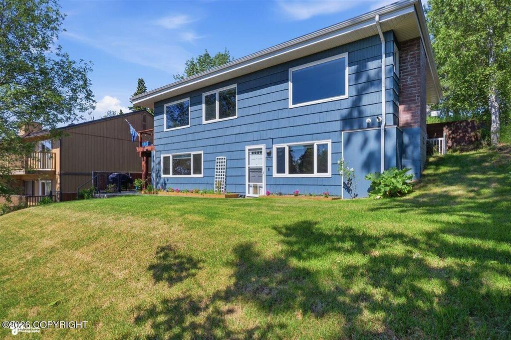 460 Vista Glen Court, Anchorage, AK 99501