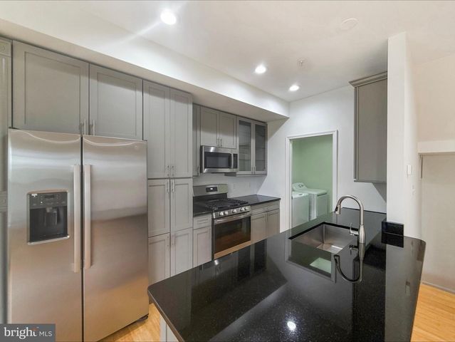 2322 SHANNON PL SE, Washington, DC 20020