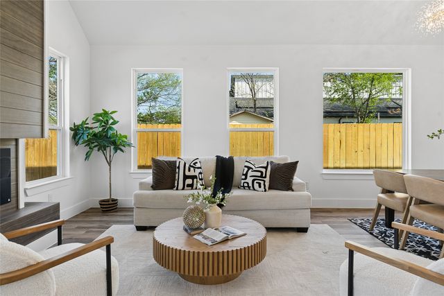 2939 Alaska Avenue, Dallas, TX 75216