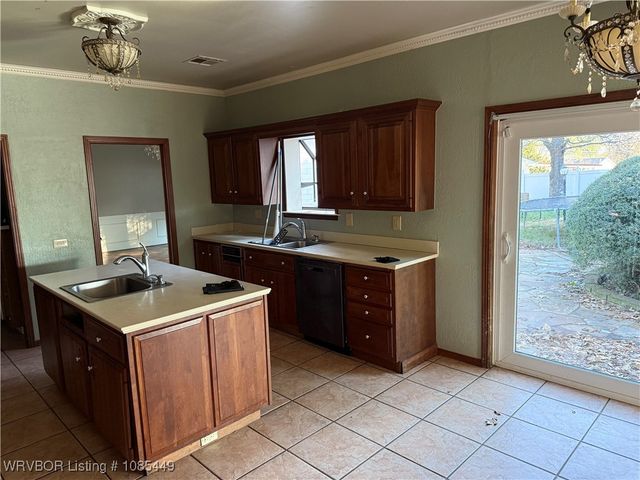 830 E Chickasaw Place, Sallisaw, OK 74955